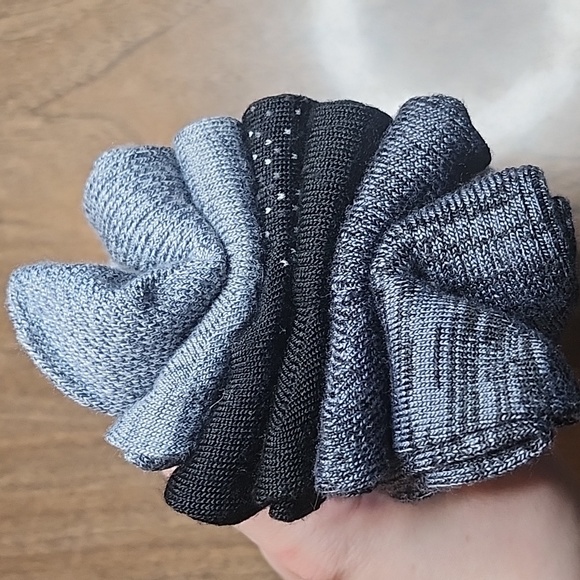 NWT CuddlDuds 6 Pack Soft Crew Socks - Picture 5 of 5